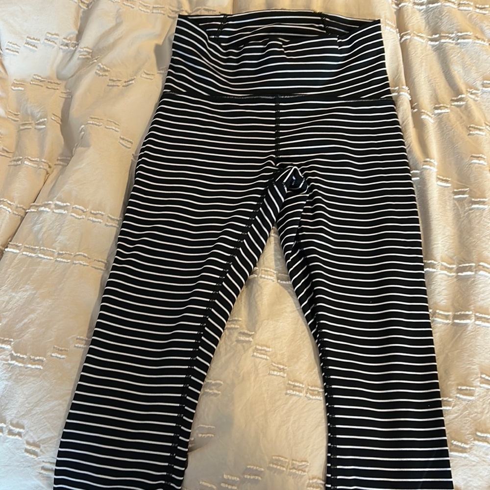 lululemon stripped cropped leggings